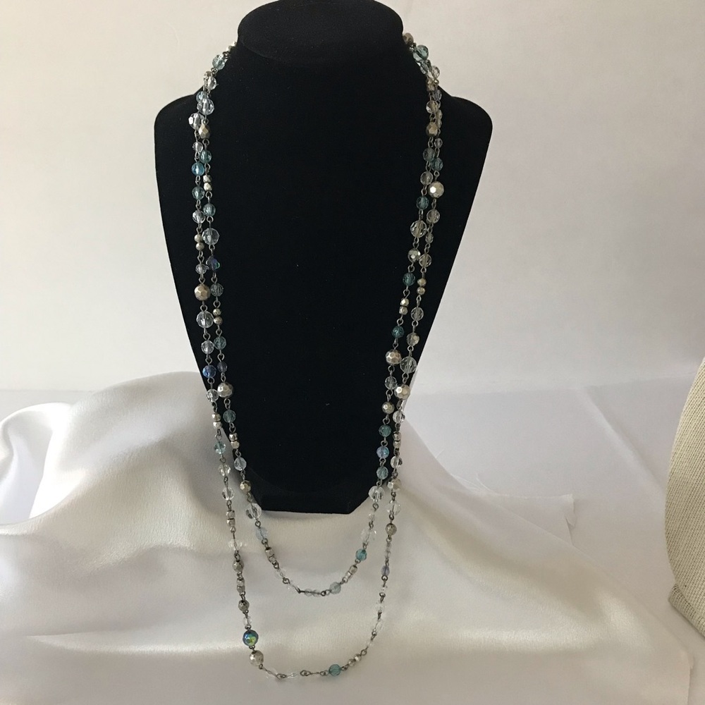 Premier Designs silver chain with crystal beads in shades of‎ blue